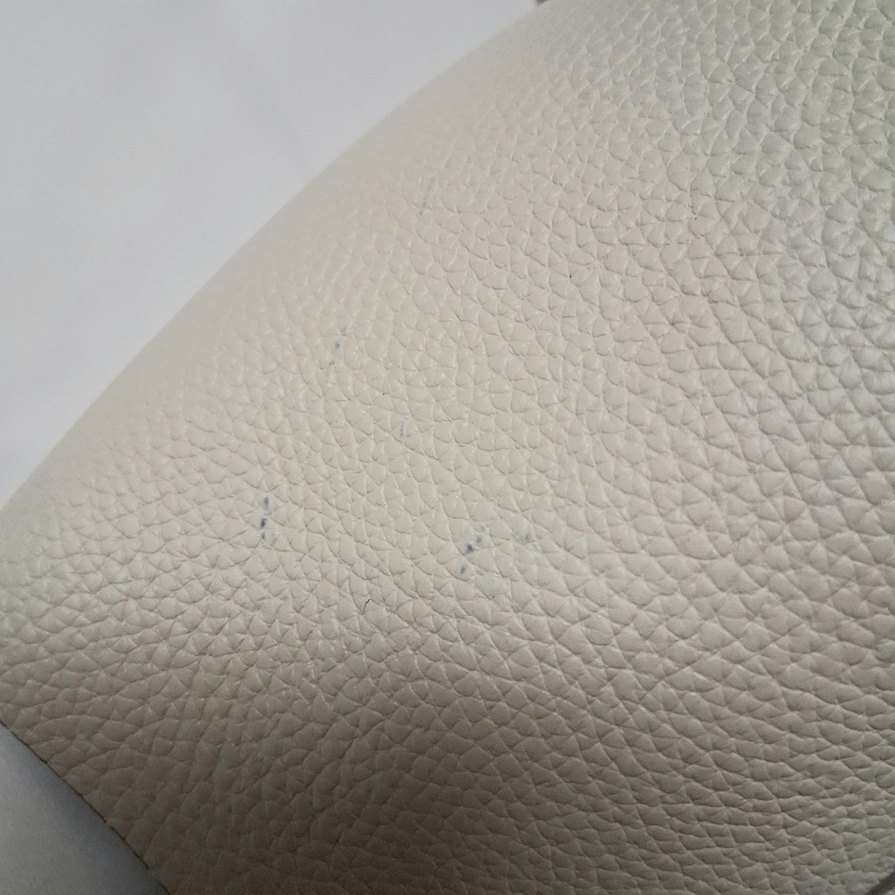 Elegant Ivory Leather Bucket Bag Lock 18 - Picture 8 of 8